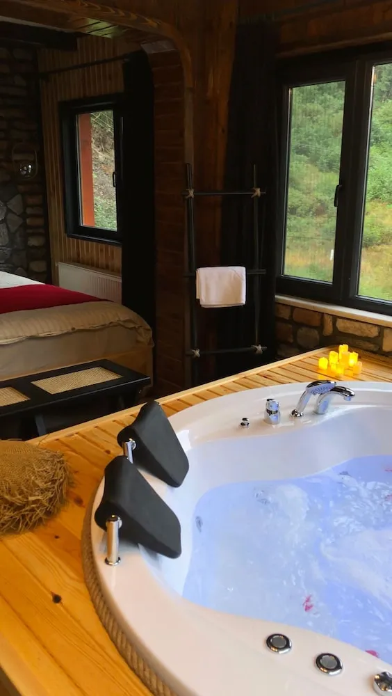 Luxury Oda, 1 En Büyük (King) Boy Yatak, Sıcak Su Küveti, Vadi Manzaralı
