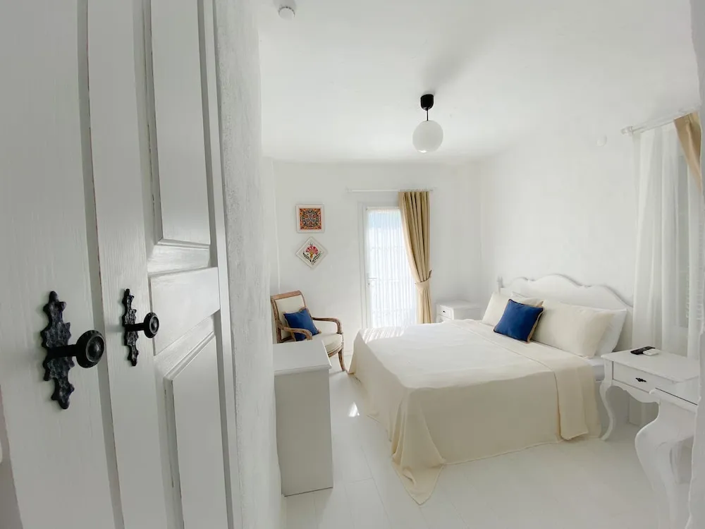 Standard Oda, Balkon, Havuz Manzaralı