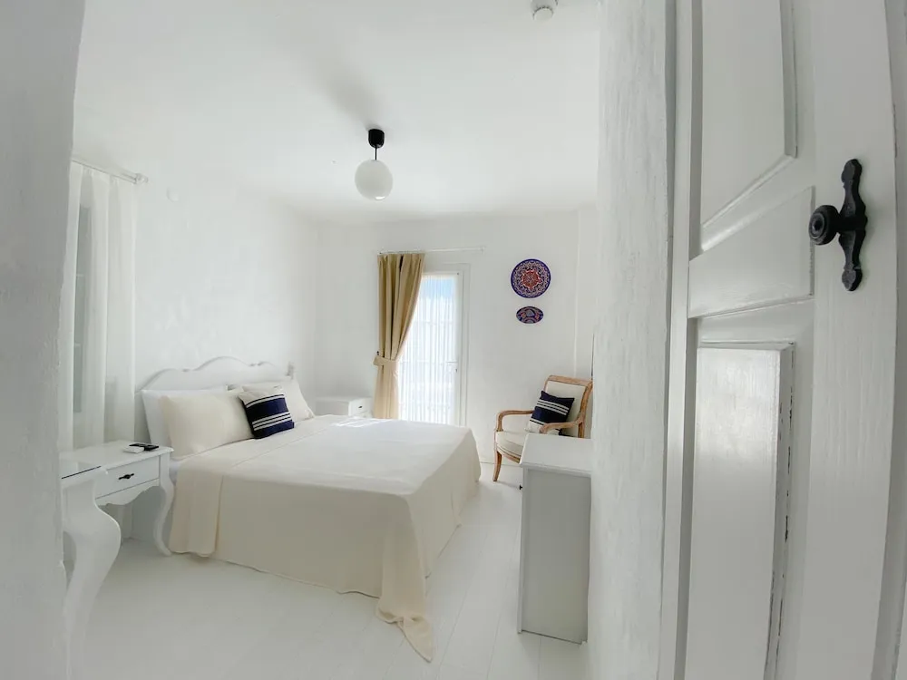 Standard Oda, Balkon, Havuz Manzaralı