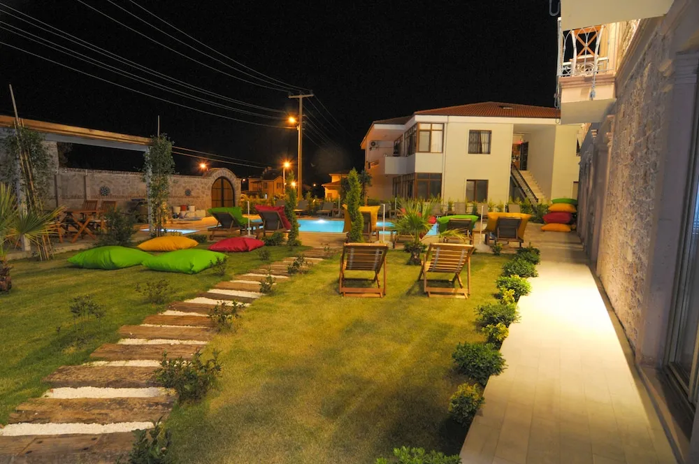 Standard Oda, 1 Yatak Odası, Sigara İçilmez, Havuz Manzaralı