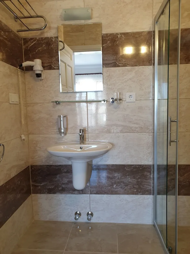 Standard Tek Büyük veya İki Ayrı Yataklı Oda