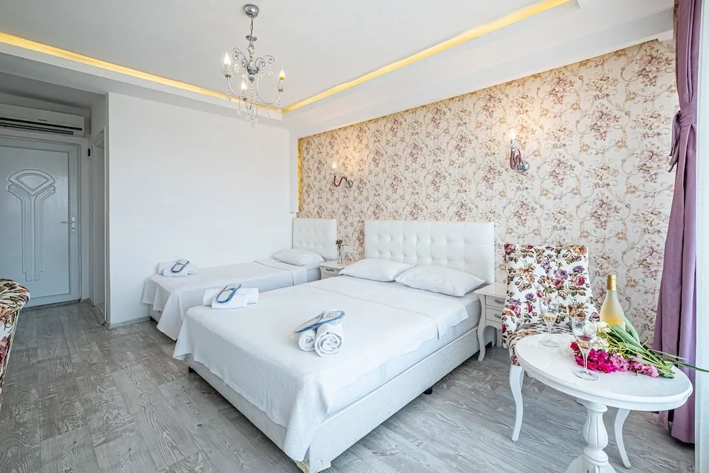 Deluxe Üç Kişilik Oda