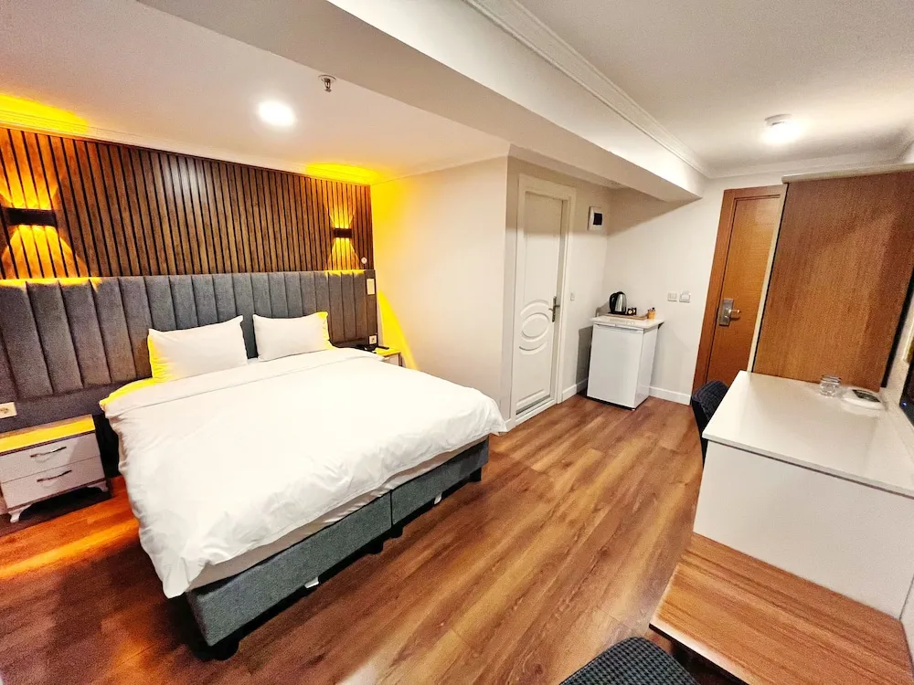 Deluxe Tek Büyük Yataklı Oda