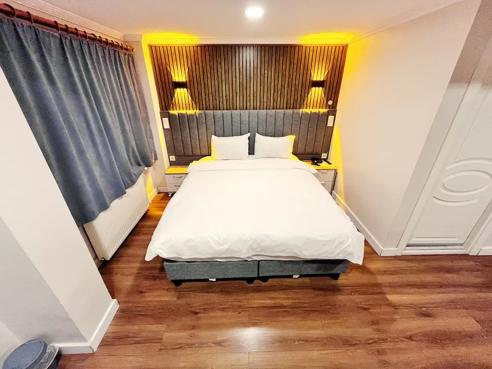 Deluxe Tek Büyük Yataklı Oda