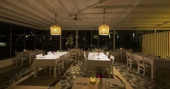 Liv Hotel By Bellazure