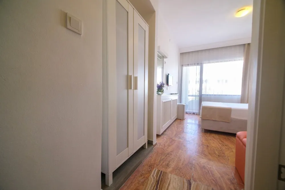 Standard Tek Büyük veya İki Ayrı Yataklı Oda, Balkon