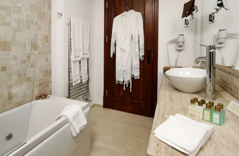 Deluxe Tek Büyük veya İki Ayrı Yataklı Oda