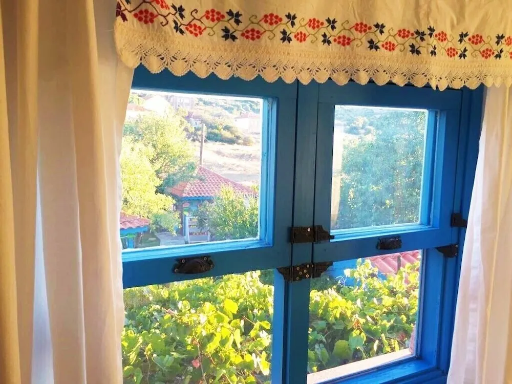 Tek Büyük Yataklı Oda, Köşe