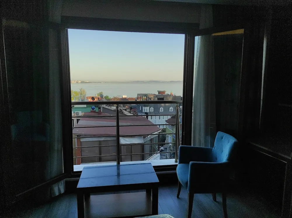 Deluxe Tek Büyük Yataklı Oda, Balkon, Deniz Manzaralı