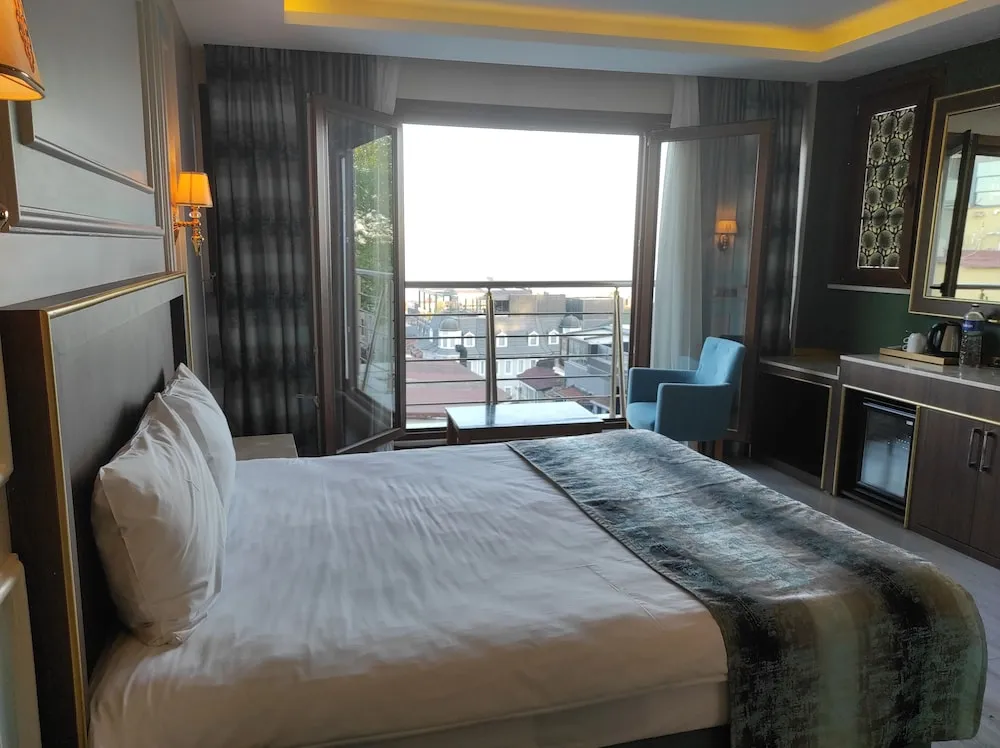 Deluxe Tek Büyük Yataklı Oda, Balkon, Deniz Manzaralı