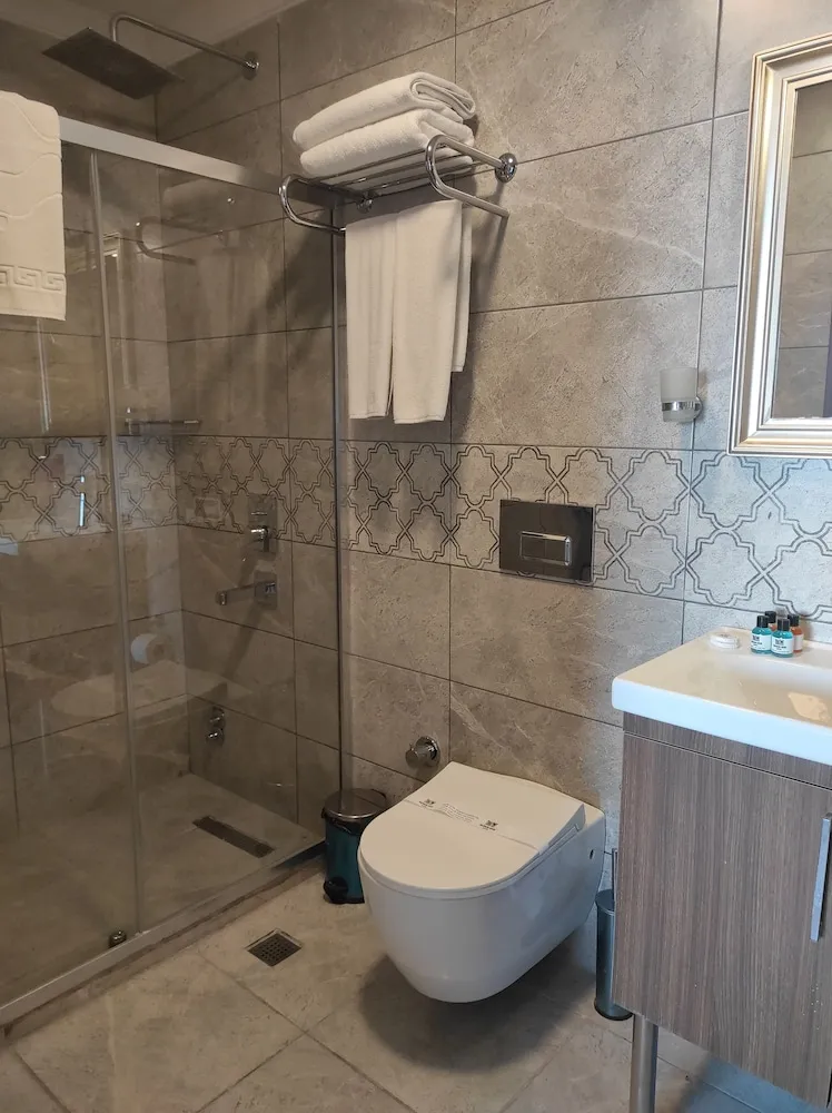 Deluxe Tek Büyük Yataklı Oda, Balkon, Deniz Manzaralı