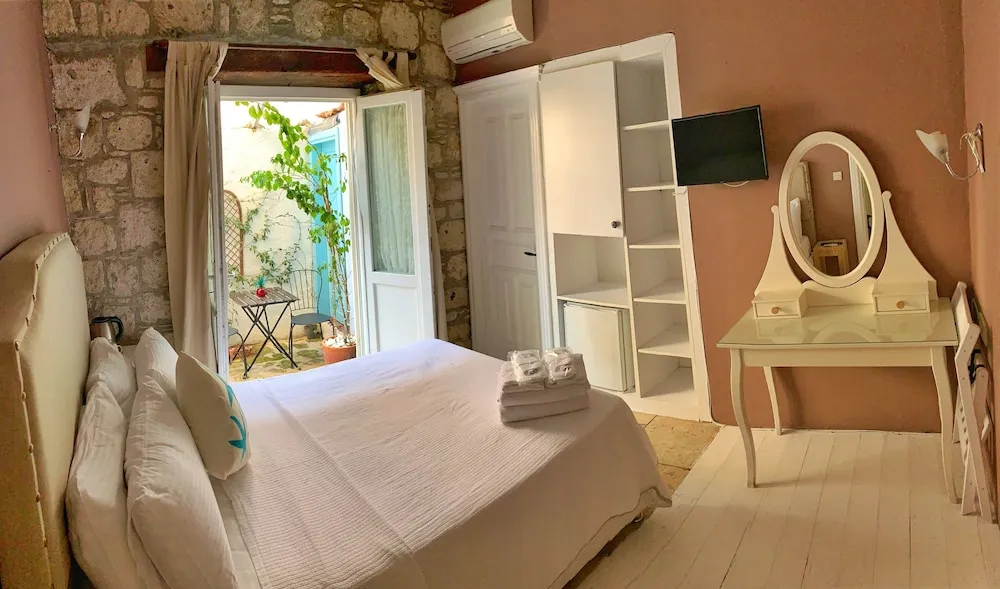 Deluxe Tek Buyuk Yatakli Oda, Avlu