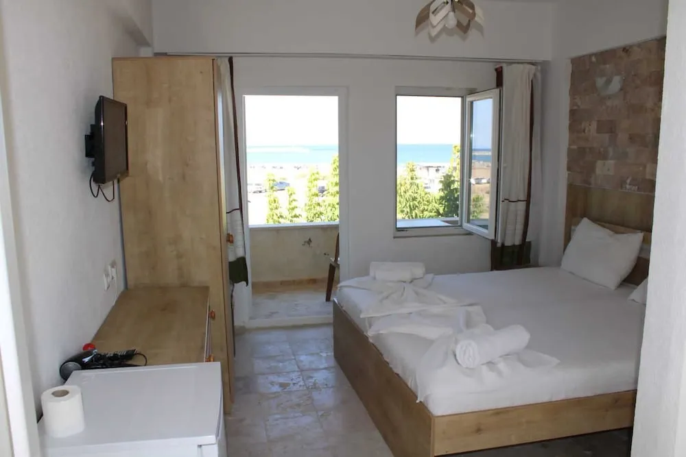 Tek Büyük veya İki Ayrı Yataklı Oda, Deniz Manzaralı