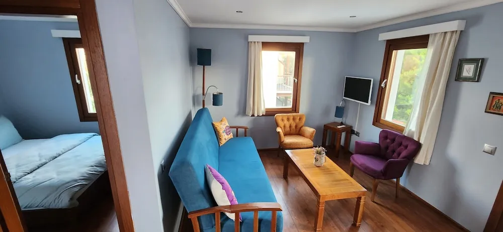 Family Apartment, 2 Bedrooms with Kitchen and Pool View