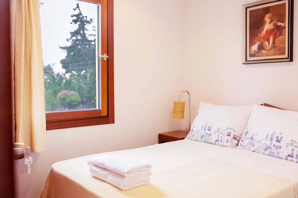 Family Apartment, 2 Bedrooms with Kitchen and Pool View