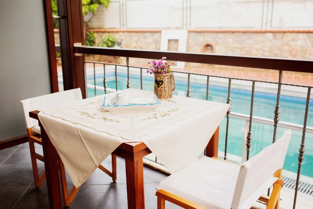 Family Apartment, 2 Bedrooms with Kitchen and Pool View