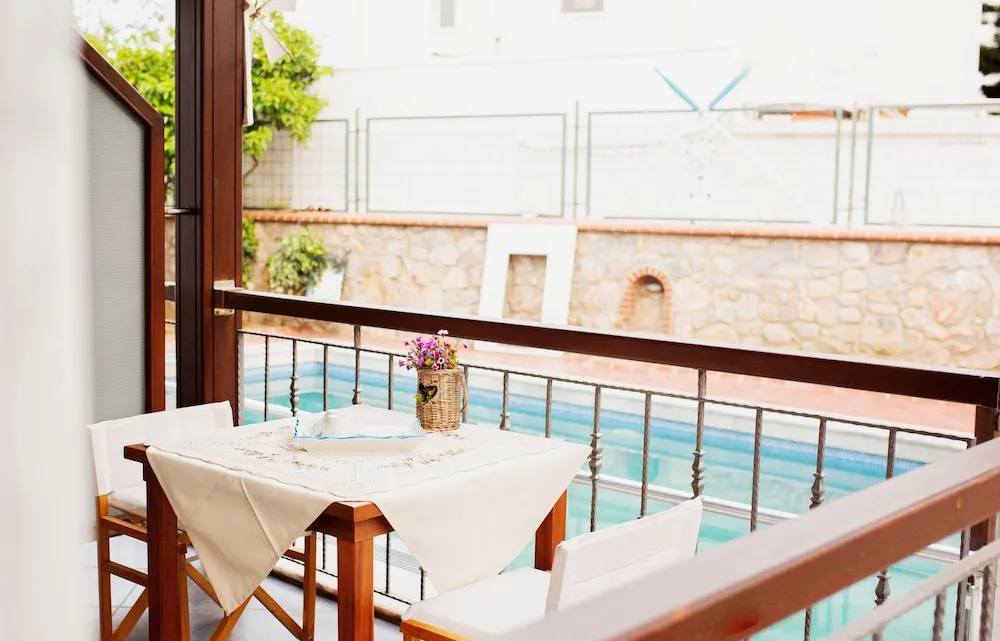 Family Apartment, 2 Bedrooms with Kitchen and Pool View