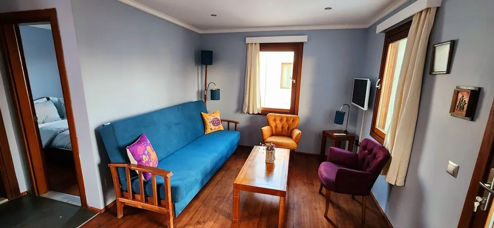 Family Apartment, 2 Bedrooms with Kitchen and Pool View