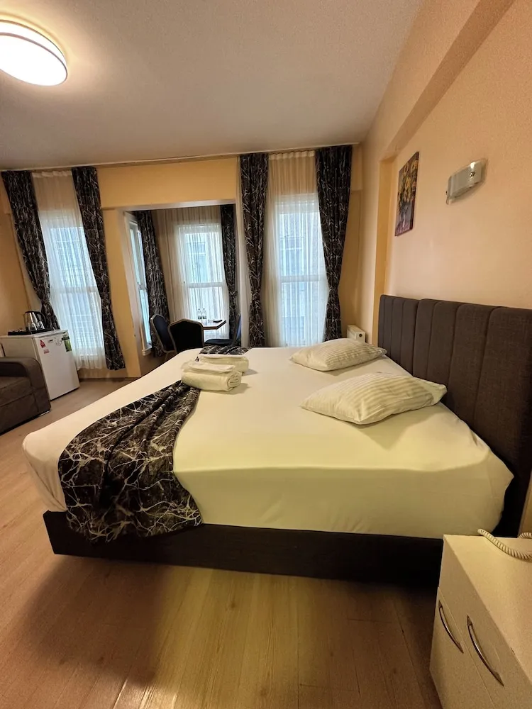 Deluxe Tek Büyük Yataklı Oda