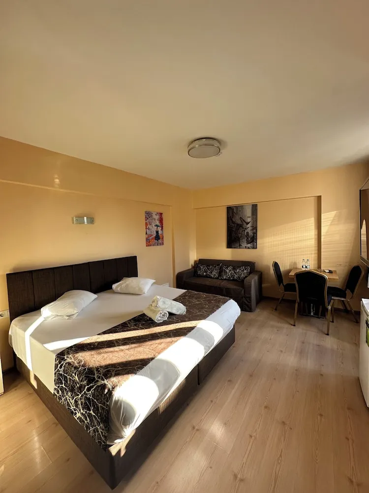 Deluxe Tek Büyük Yataklı Oda
