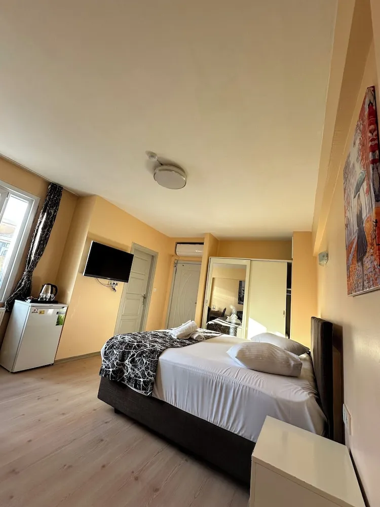 Deluxe Tek Büyük Yataklı Oda