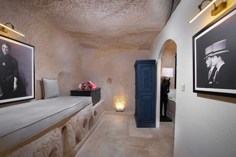 Deluxe Cave Rooms