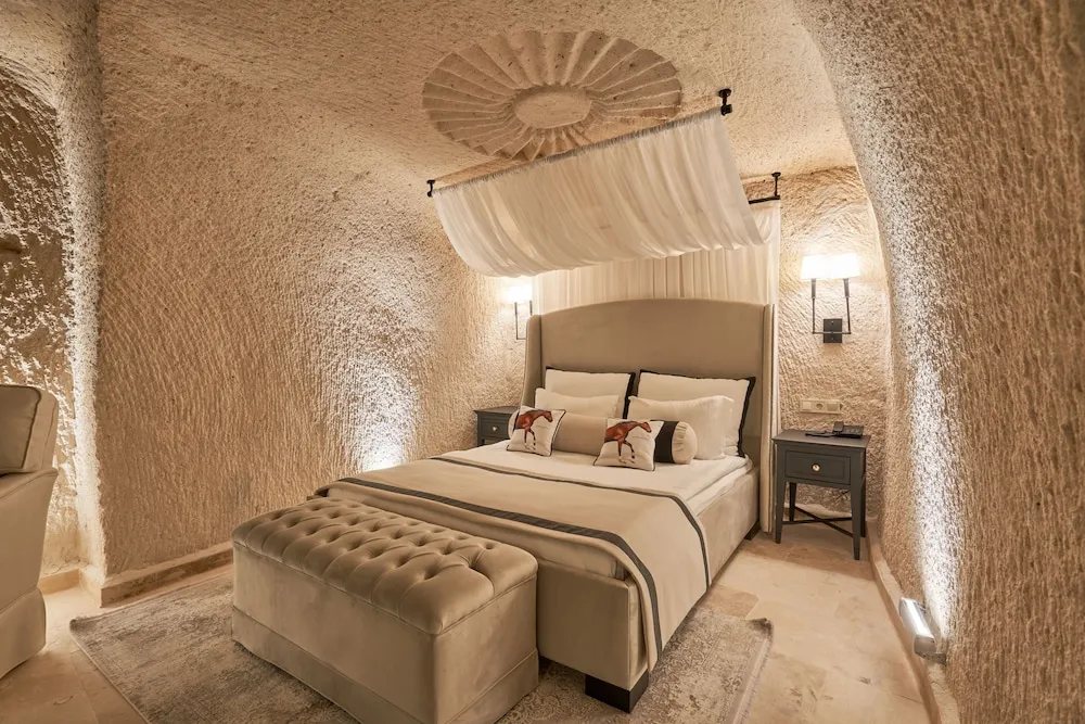 Deluxe Cave Rooms
