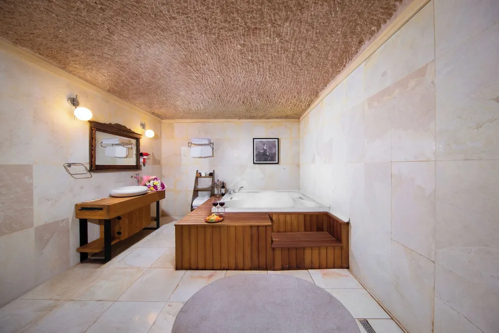 Underground Cave Rooms with Jacuzzi