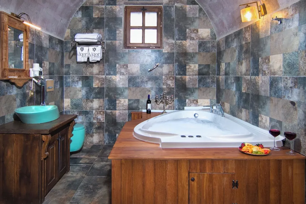 Underground Cave Rooms with Jacuzzi