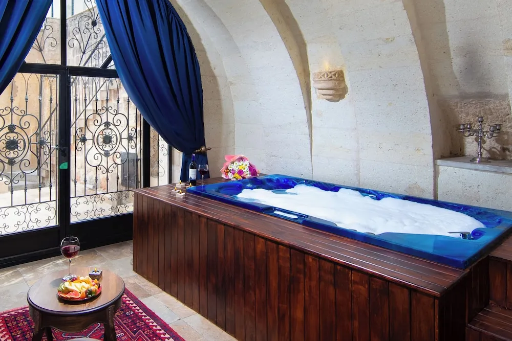 Turca Suite with Jacuzzi and Turkish Bath
