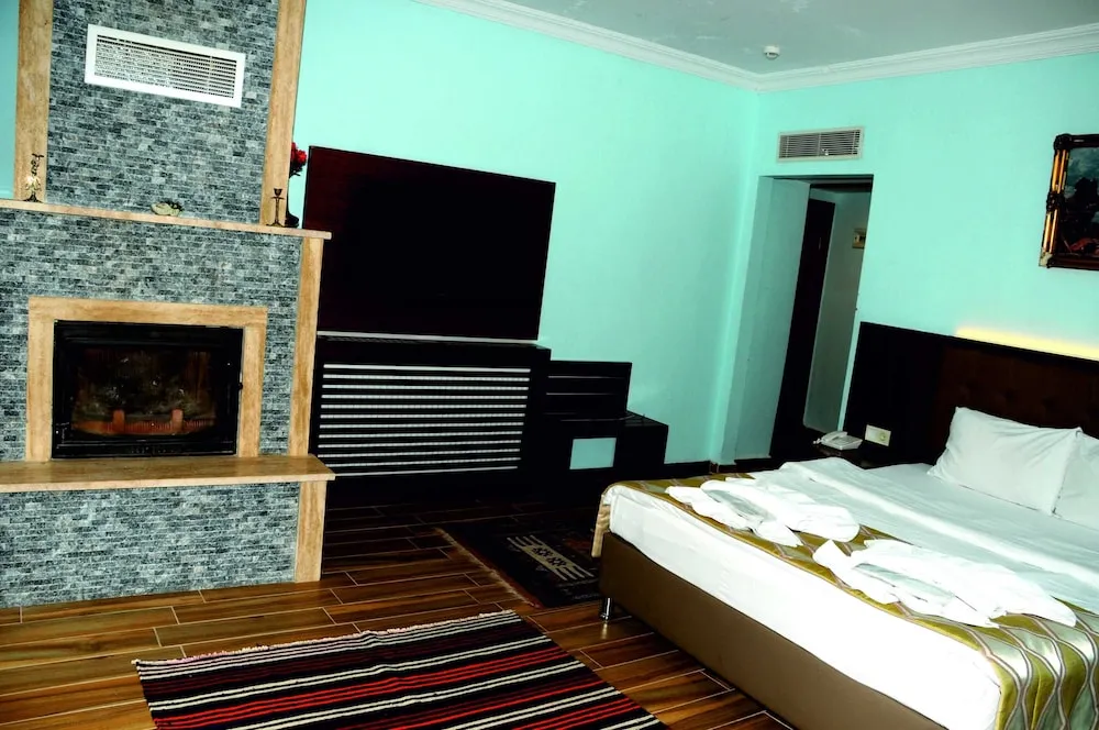 Deluxe Tek Büyük Yataklı Oda, Sıcak Su Küveti, Nehir Manzaralı