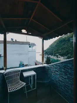 Hill River Hotel