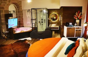 Cephanelik Hotel