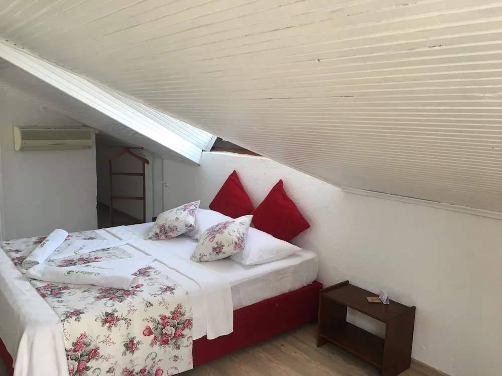 Standard Oda (Attic)