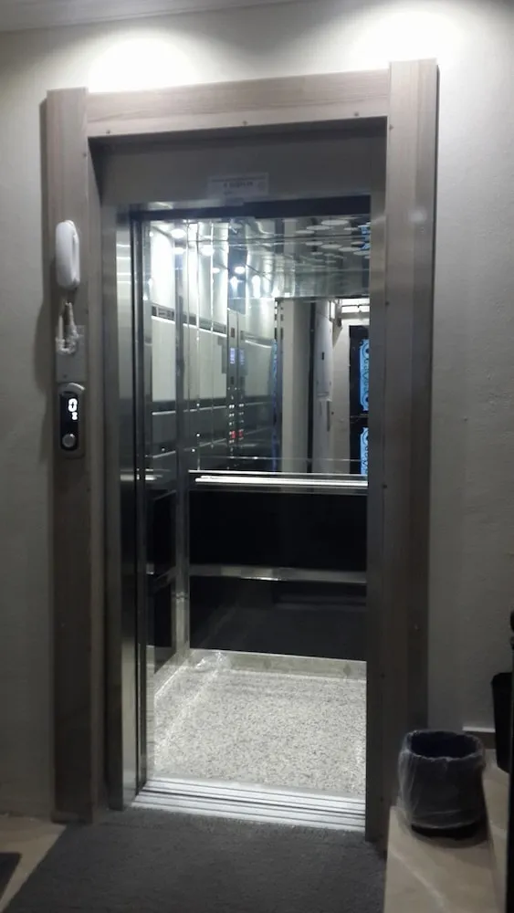 Classic Tek Büyük Yataklı Oda, Sadece erkekler için, Ortak Banyo, Şehir Manzaralı