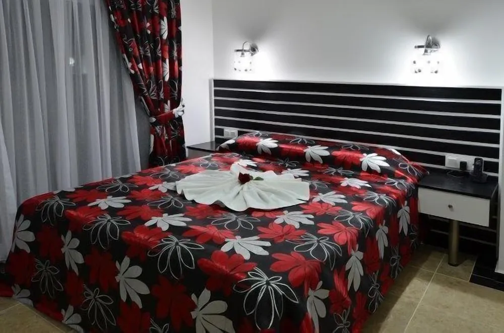 Deluxe Apart Daire, Havuz Manzaralı