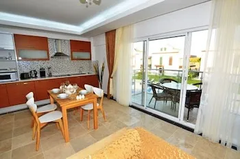 Golden Life Blue Green Residence