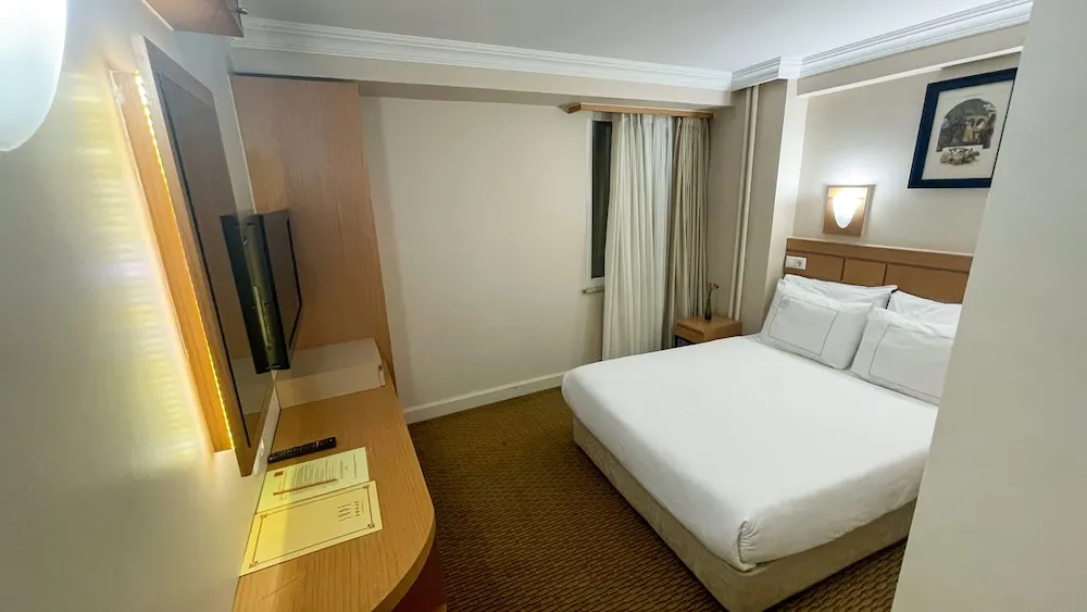 Budget Single French Bed Room