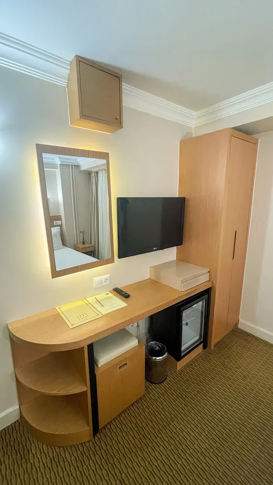 Budget Single French Bed Room