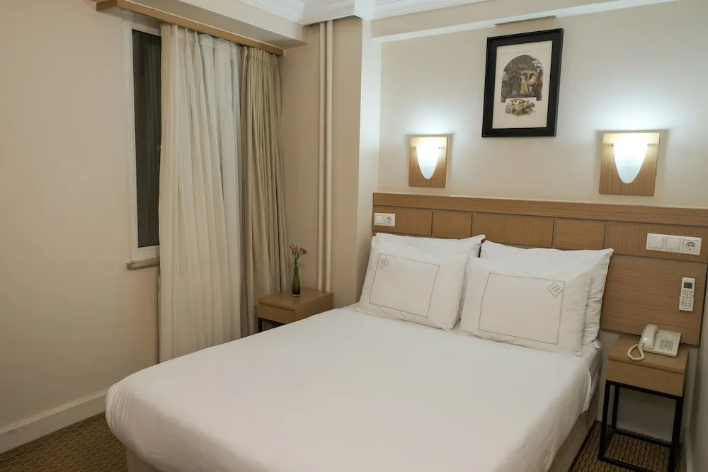 Budget Single French Bed Room