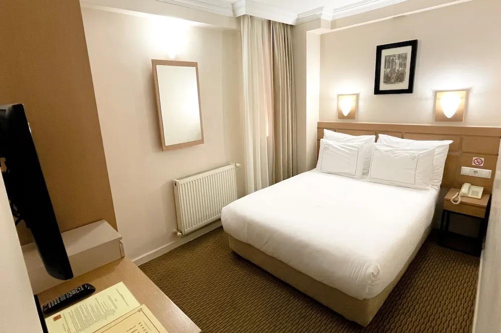 Budget Single French Bed Room