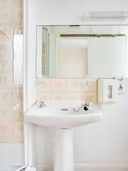 OYO Godolphin Arms Hotel