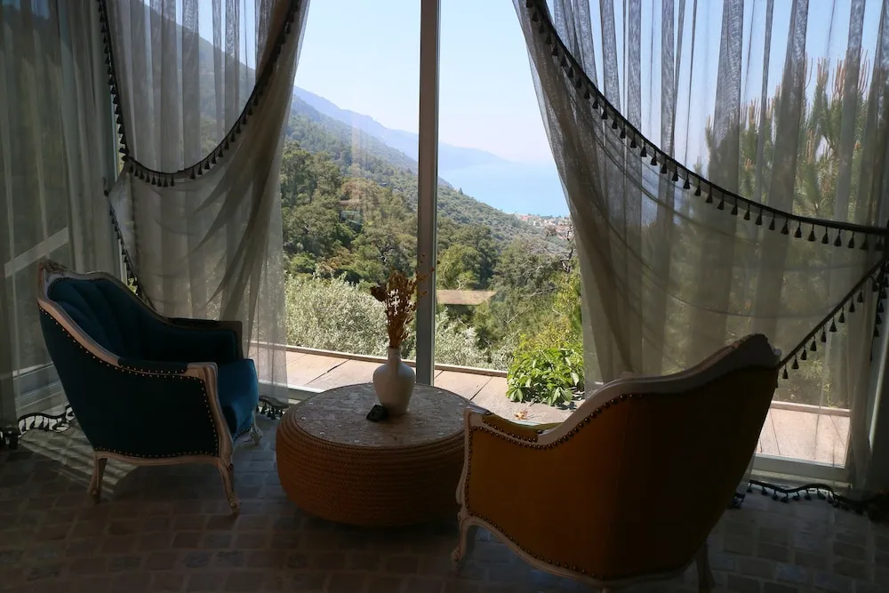 Exclusive Tek Büyük Yataklı Oda