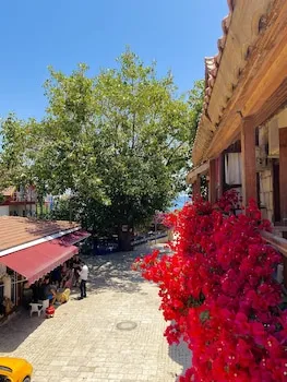 Hellen Hotel Side