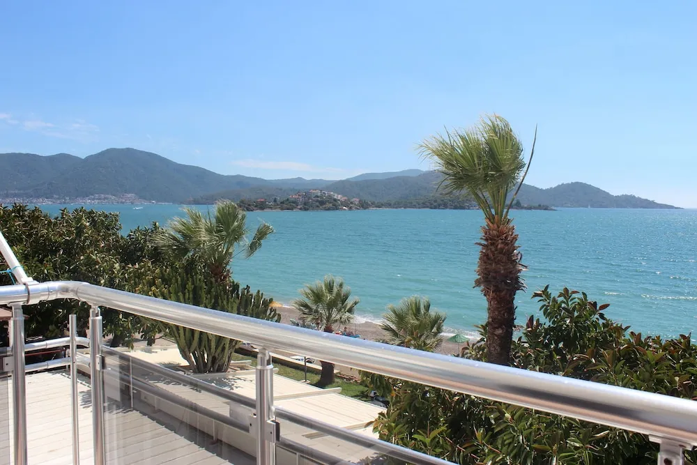 Standard Tek Büyük veya İki Ayrı Yataklı Oda, Deniz Manzaralı