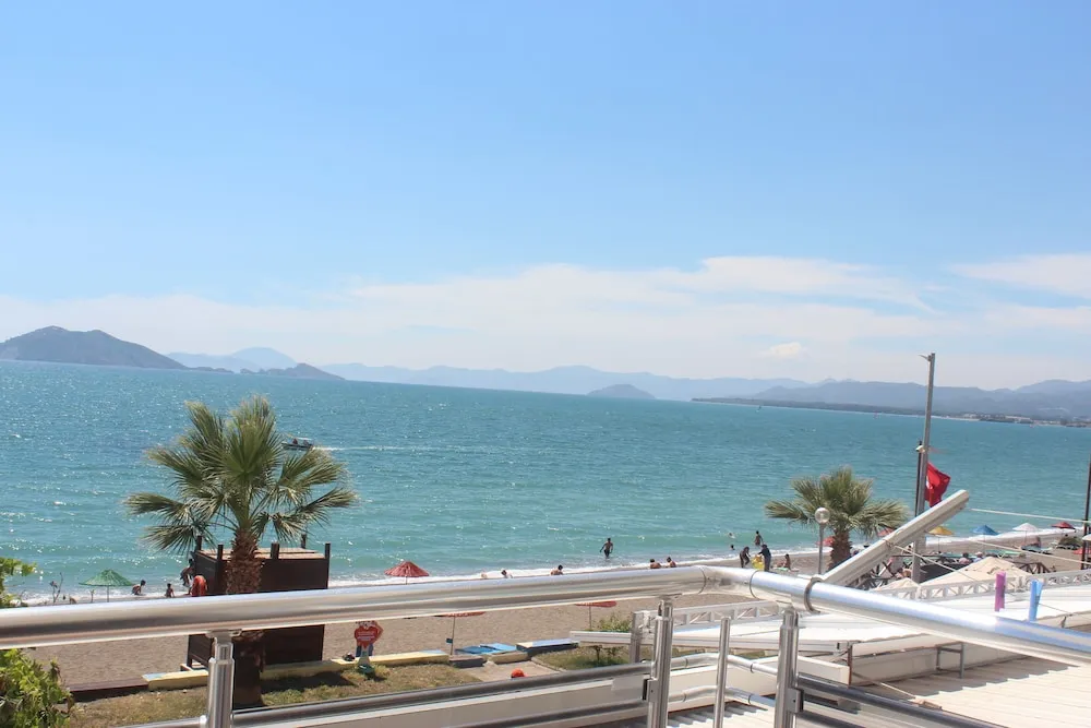 Standard Tek Büyük veya İki Ayrı Yataklı Oda, Deniz Manzaralı
