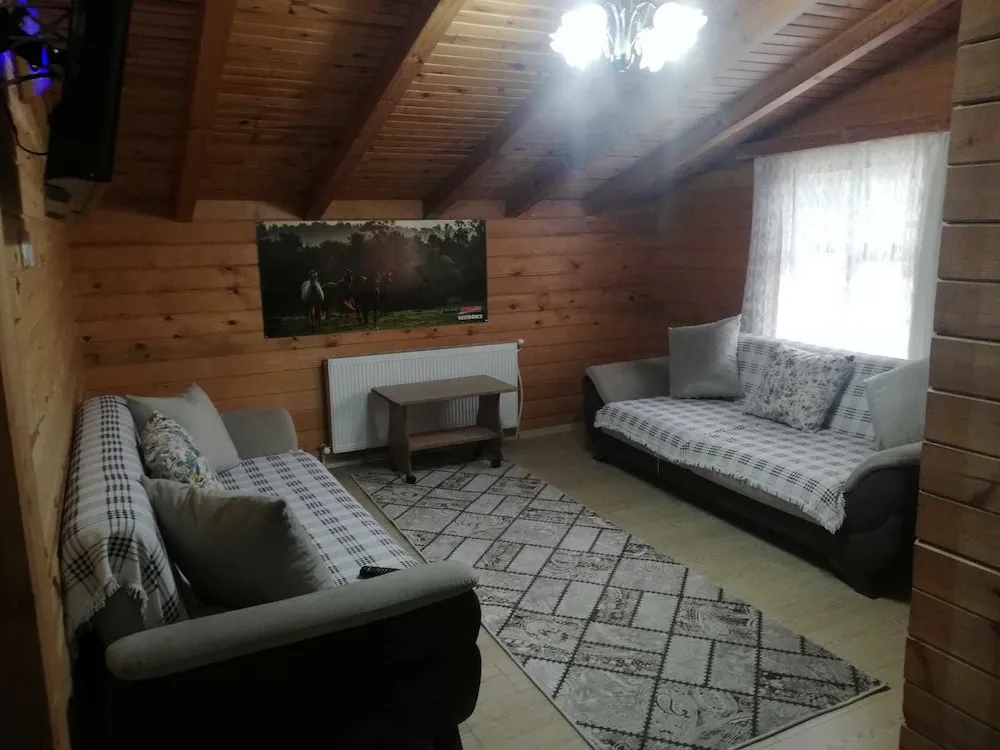 Daire, 6 Yetişkin ve 2 Çocuk