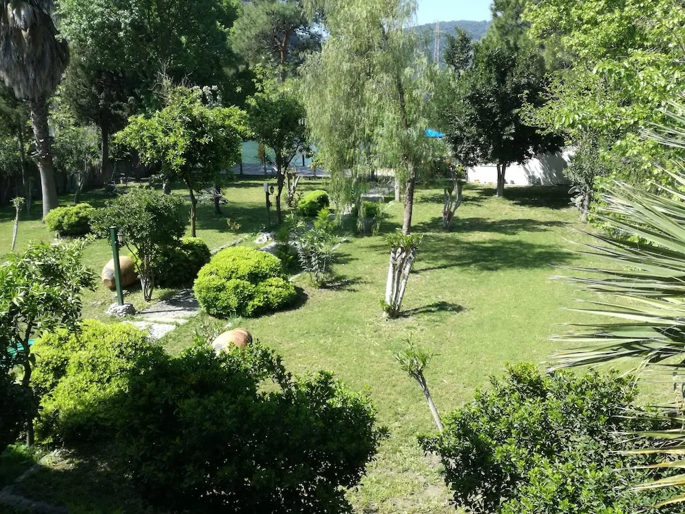 Family Oda, Göl Manzaralı
