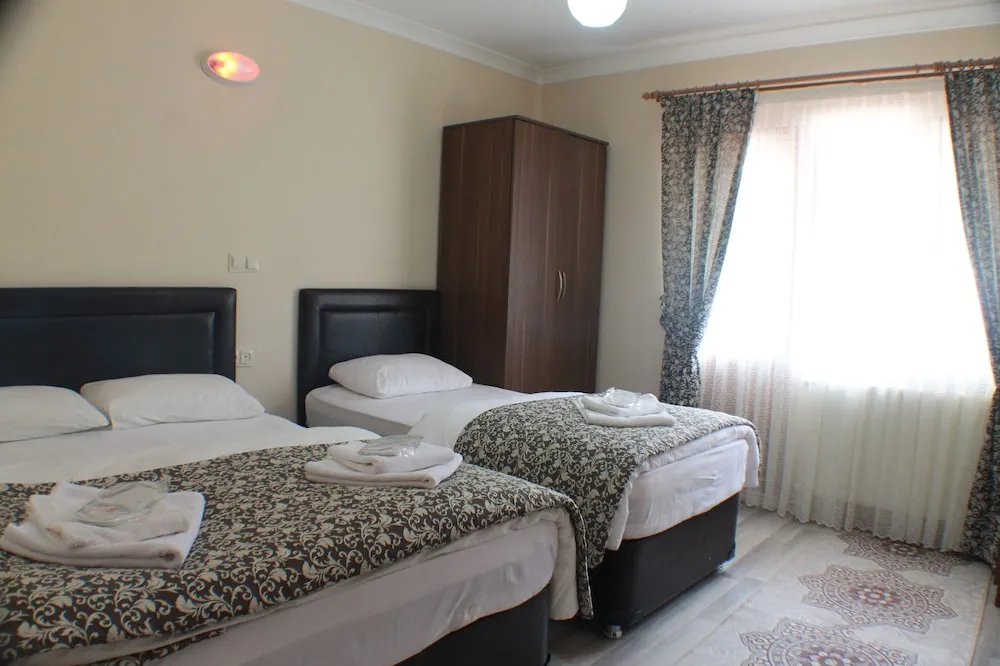 Deluxe Oda, Balkon, Kısmi Göl Manzaralı