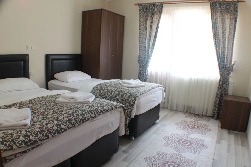 Deluxe Oda, Balkon, Kısmi Göl Manzaralı